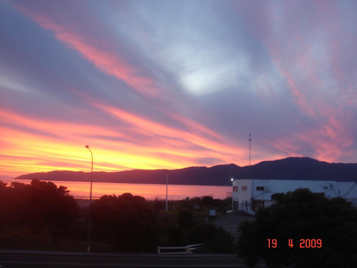 Seascape Bed & Breakfast Paraparaumu Bagian luar foto