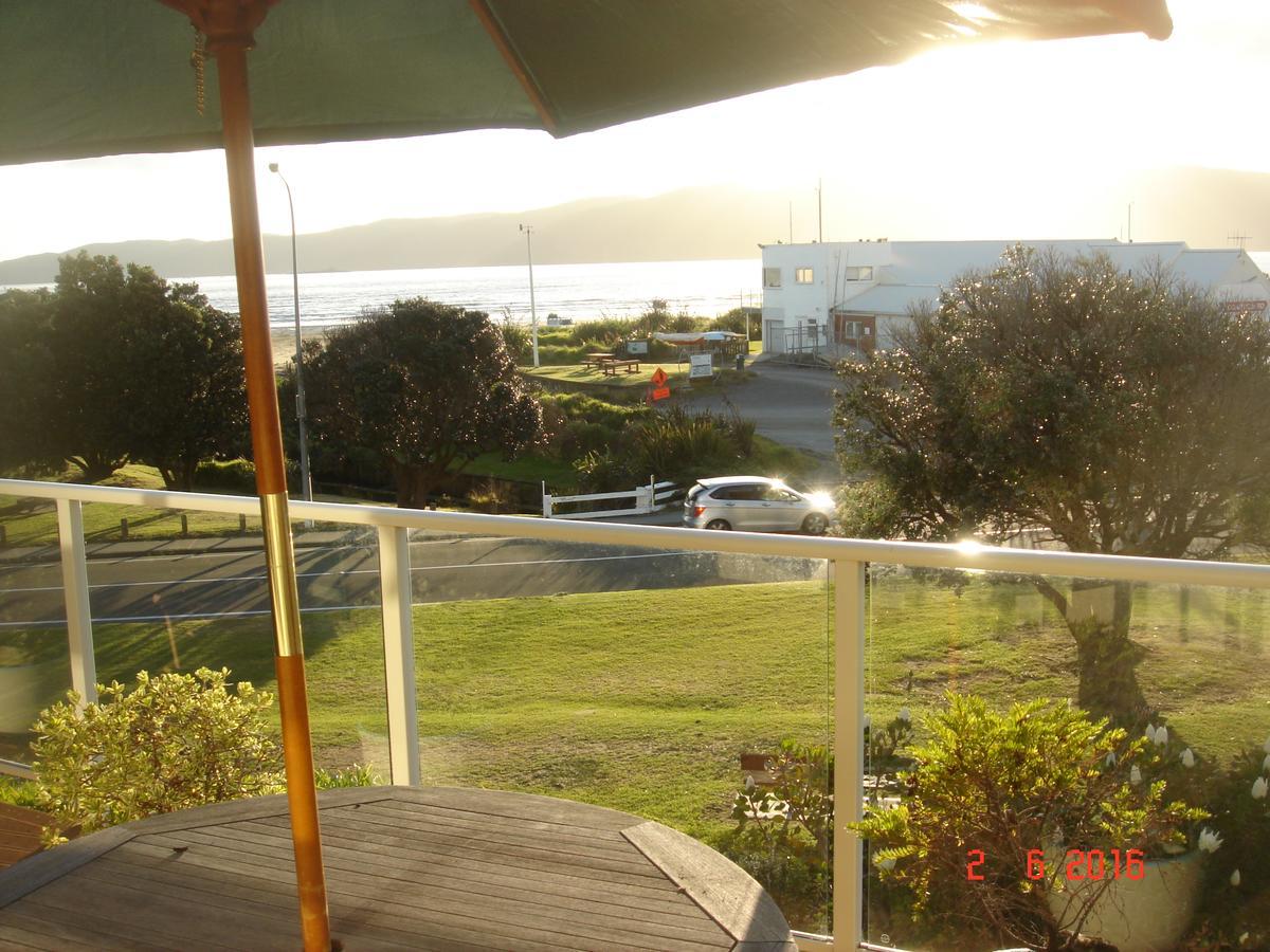 Seascape Bed & Breakfast Paraparaumu Bagian luar foto